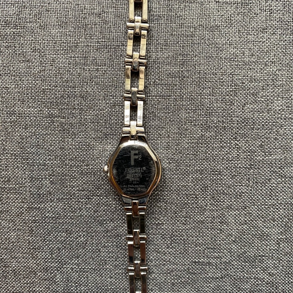 Women’s Fossil watch - Picture 2 of 4